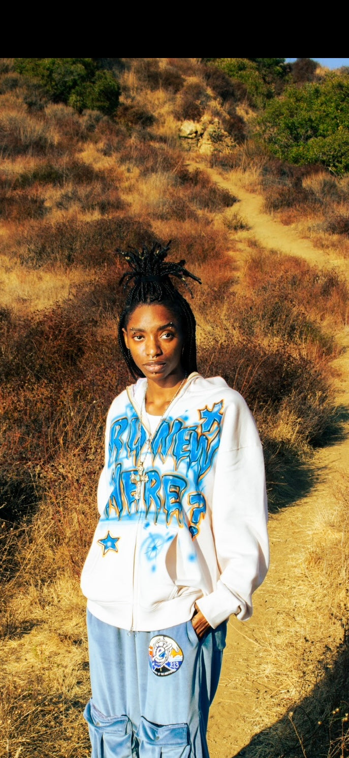 R U NEW ZIP UP (white)